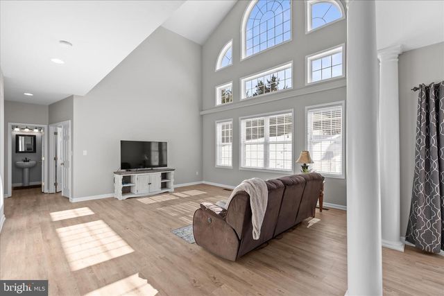 4 DEVONSHIRE DR, Shrewsbury, PA 17361