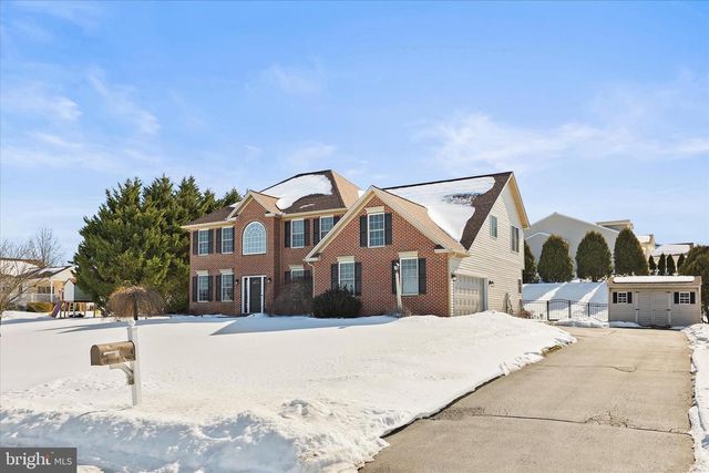 4 DEVONSHIRE DR, Shrewsbury, PA 17361