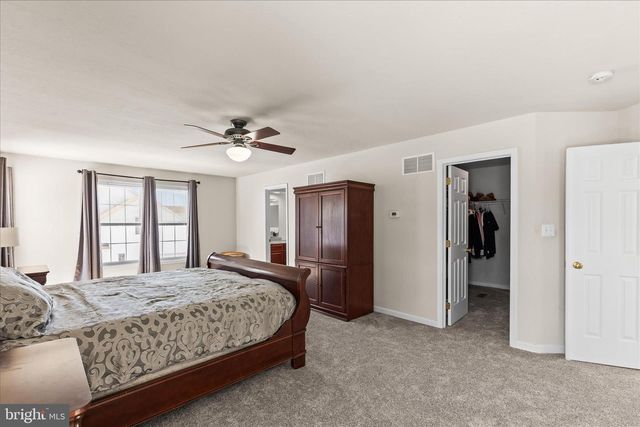 4 DEVONSHIRE DR, Shrewsbury, PA 17361