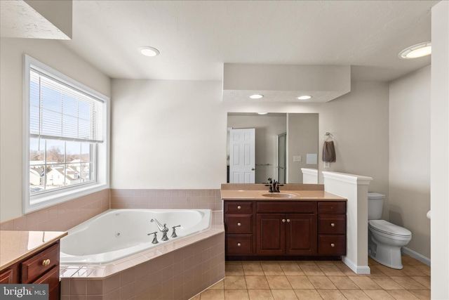 4 DEVONSHIRE DR, Shrewsbury, PA 17361