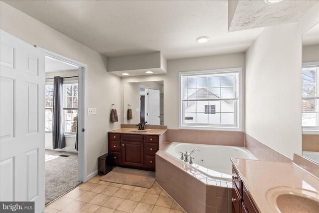 4 DEVONSHIRE DR, Shrewsbury, PA 17361