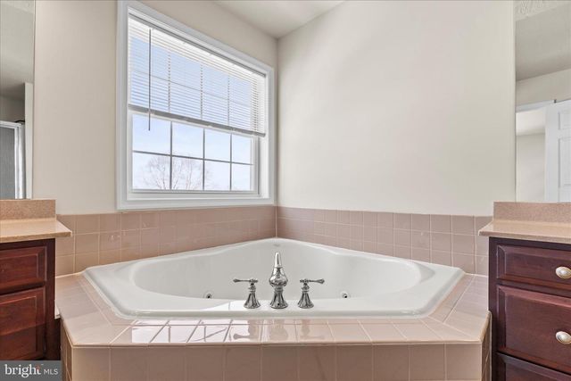 4 DEVONSHIRE DR, Shrewsbury, PA 17361