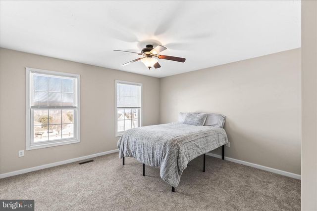 4 DEVONSHIRE DR, Shrewsbury, PA 17361