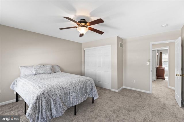 4 DEVONSHIRE DR, Shrewsbury, PA 17361