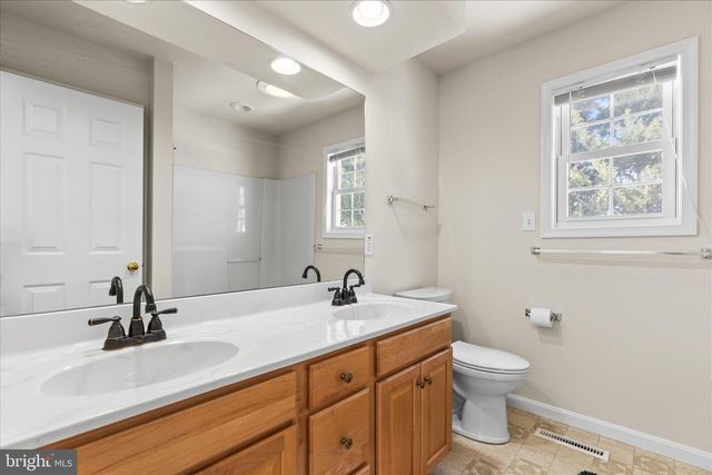 4 DEVONSHIRE DR, Shrewsbury, PA 17361