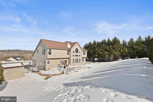 4 DEVONSHIRE DR, Shrewsbury, PA 17361