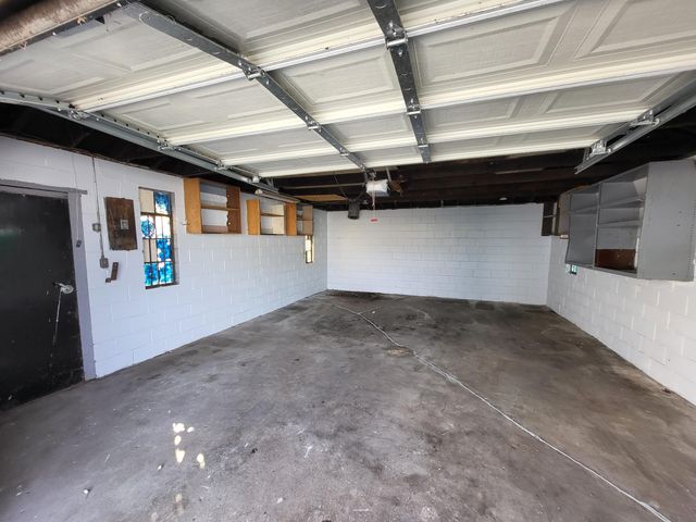 10124 Pelham Road, Taylor, MI 48180