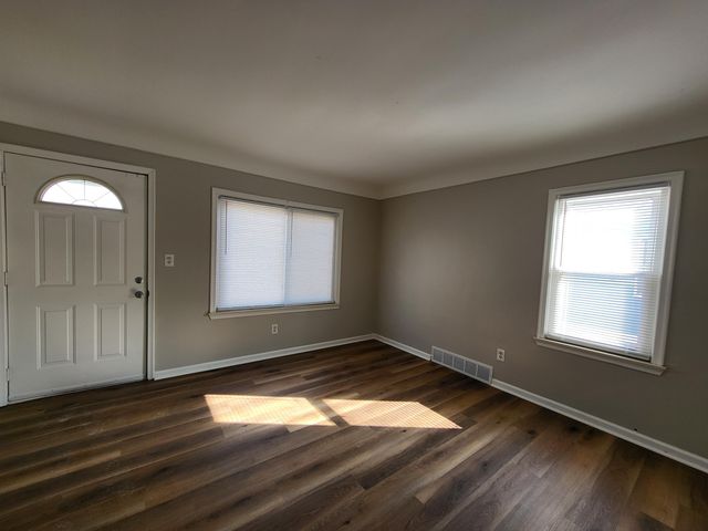 10124 Pelham Road, Taylor, MI 48180