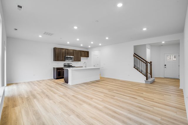 804 Lindsay Lane, West Dundee, IL 60118