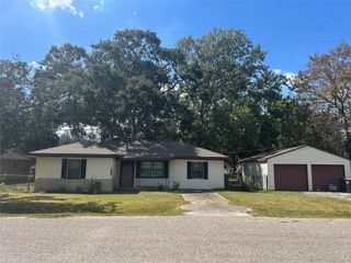1012 S Lee Street, Alvin, TX 77511