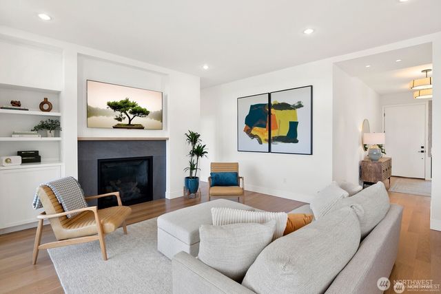 728 W Etruria Street, Seattle, WA 98119
