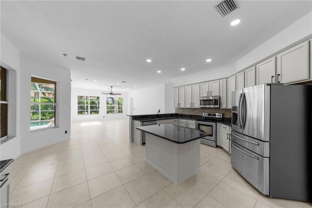 2628 Fairmont Cove CT, Cape Coral, FL 33991