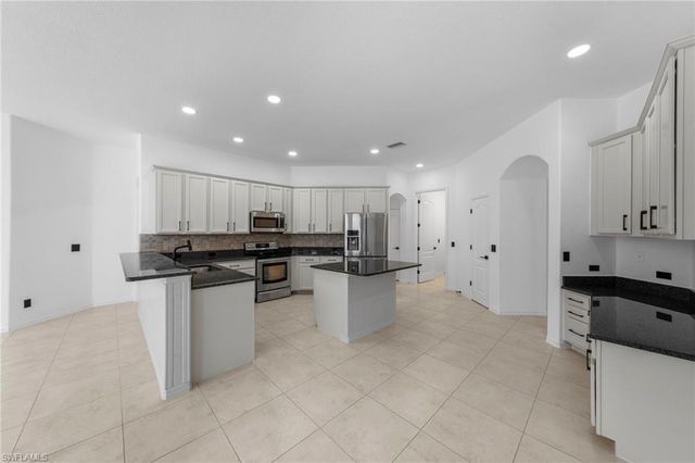 2628 Fairmont Cove CT, Cape Coral, FL 33991