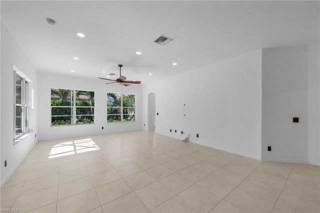 2628 Fairmont Cove CT, Cape Coral, FL 33991