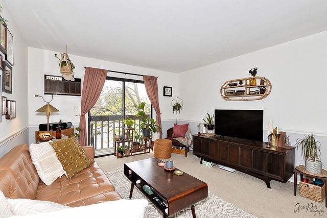 627 Virginia Road 212, Crystal Lake, IL 60014