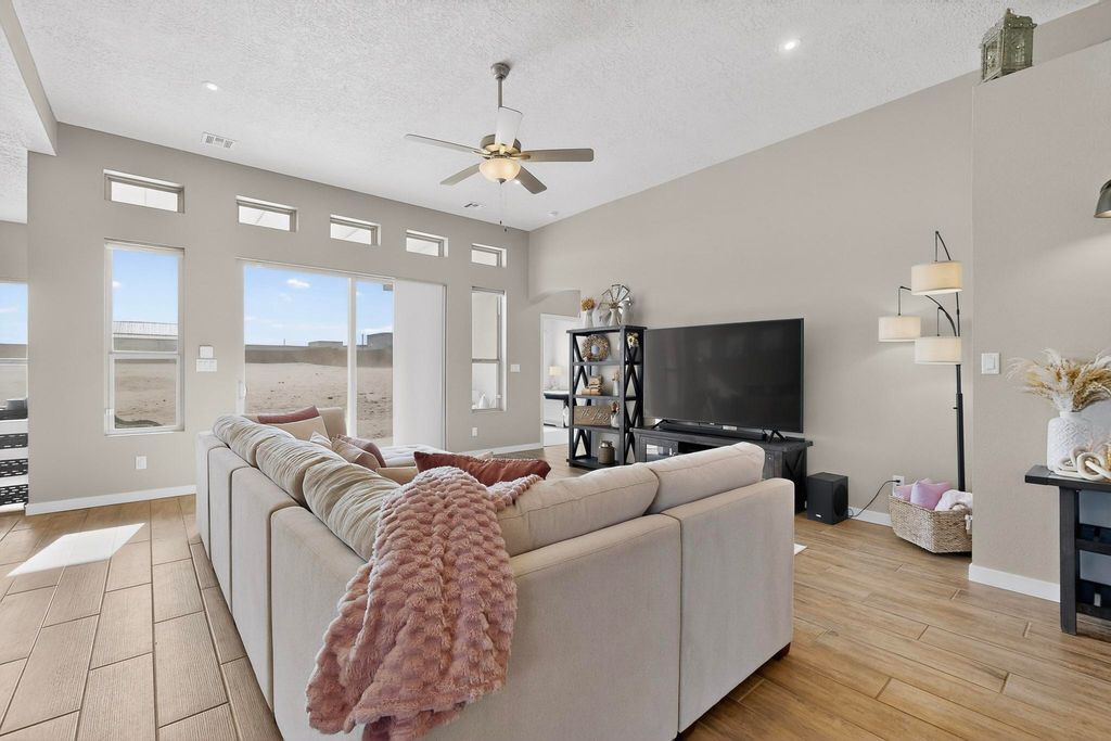 Image 10 of property listing at 3219 Ilford Road NE, Rio Rancho, NM 87144