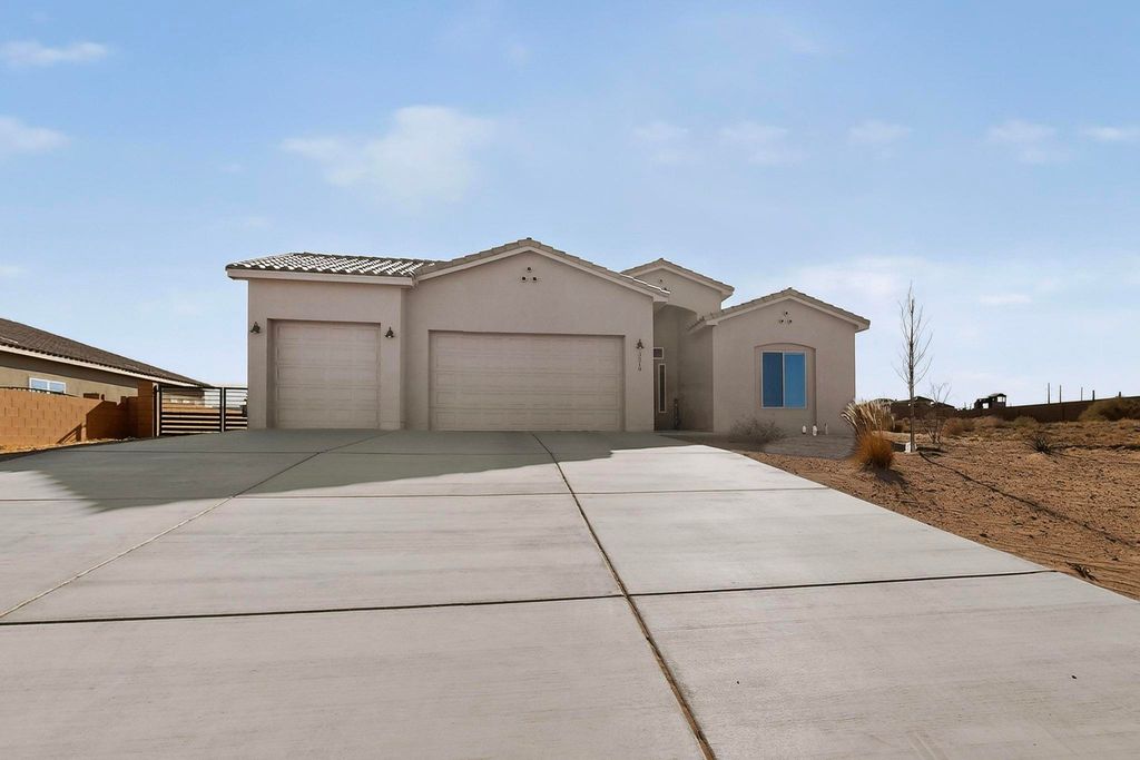 Image 4 of property listing at 3219 Ilford Road NE, Rio Rancho, NM 87144
