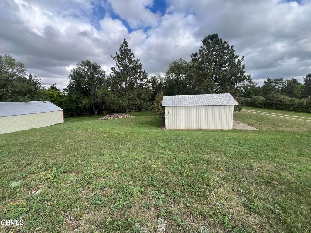 T Bd, Hettinger, ND 58639 photo 2