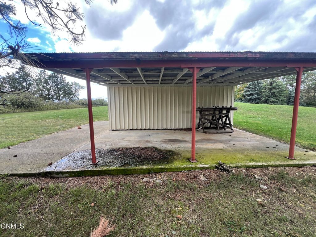 T Bd, Hettinger, ND 58639 photo 5