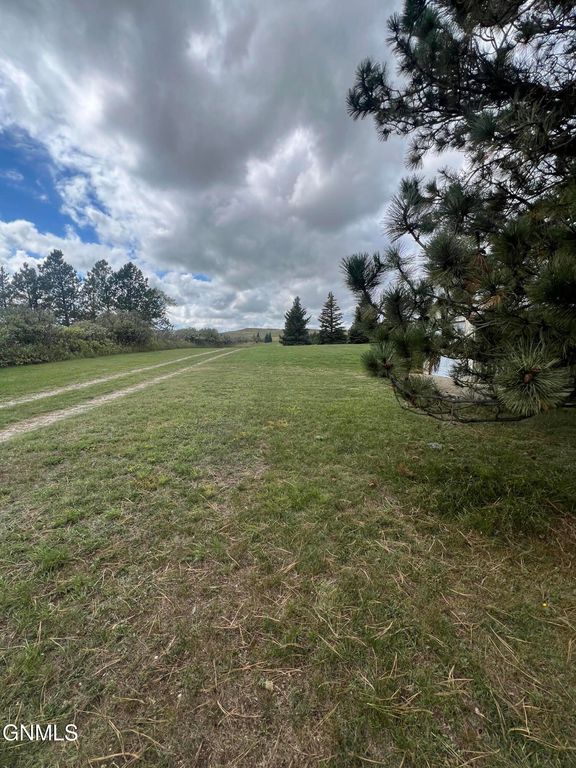 T Bd, Hettinger, ND 58639 photo 6