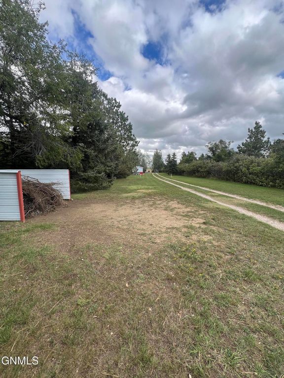 T Bd, Hettinger, ND 58639 photo 8
