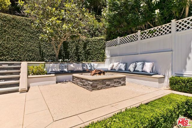 2803 Mandeville Canyon, Los Angeles, CA 90049