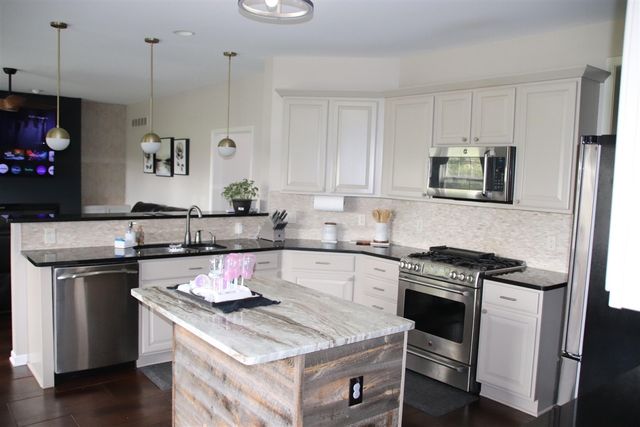 48871 Manhattan Circle, Canton, MI 48188