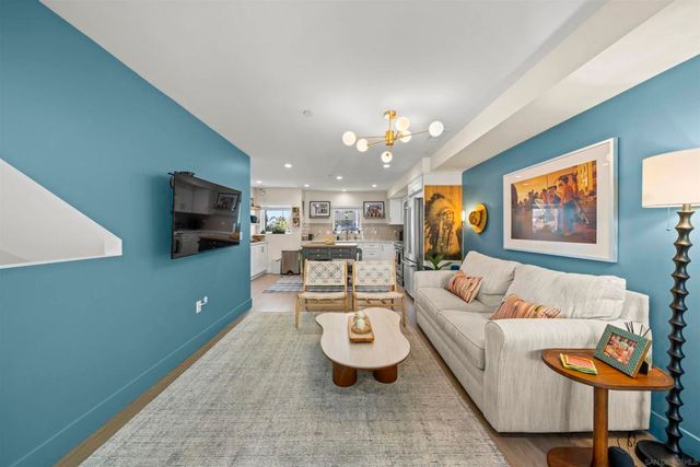 1952 Hornblend 6, San Diego, CA 92109
