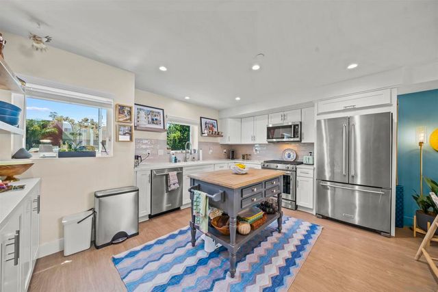 1952 Hornblend 6, San Diego, CA 92109