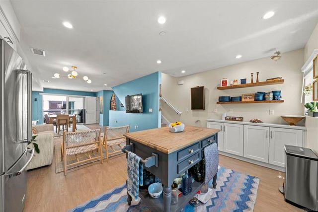 1952 Hornblend 6, San Diego, CA 92109