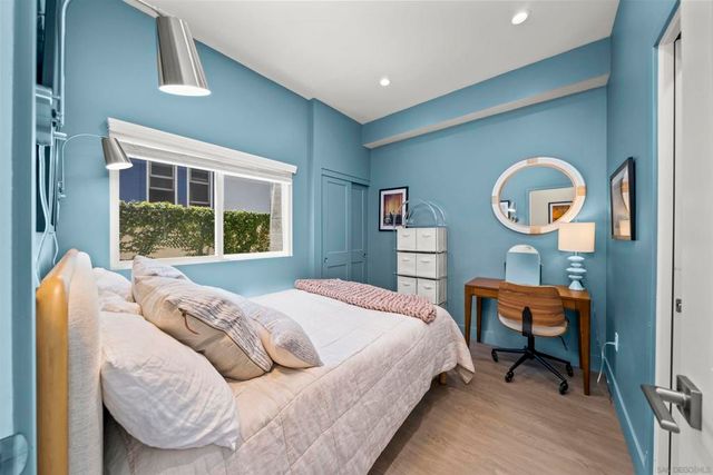 1952 Hornblend 6, San Diego, CA 92109