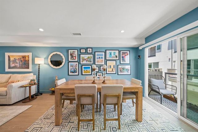 1952 Hornblend 6, San Diego, CA 92109
