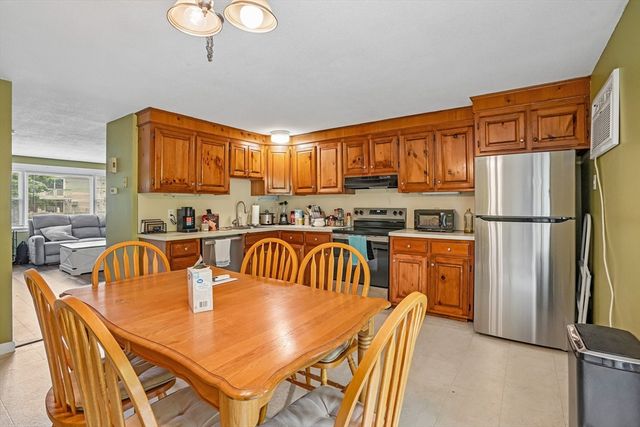 20 Douglas Dr 20, East Bridgewater, MA 02333
