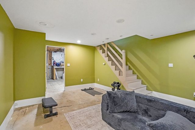 20 Douglas Dr 20, East Bridgewater, MA 02333