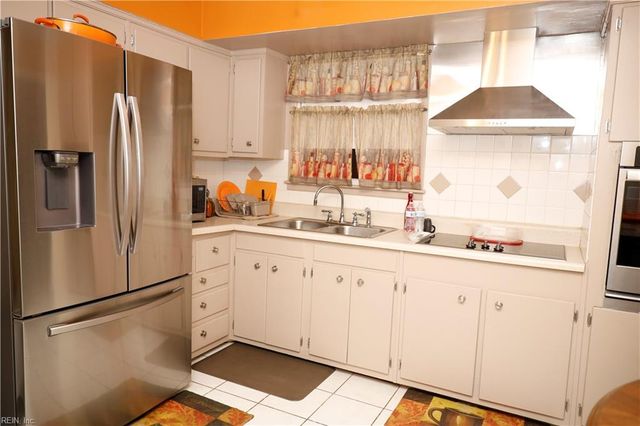 55 Rexford DR, Newport News, VA 23608