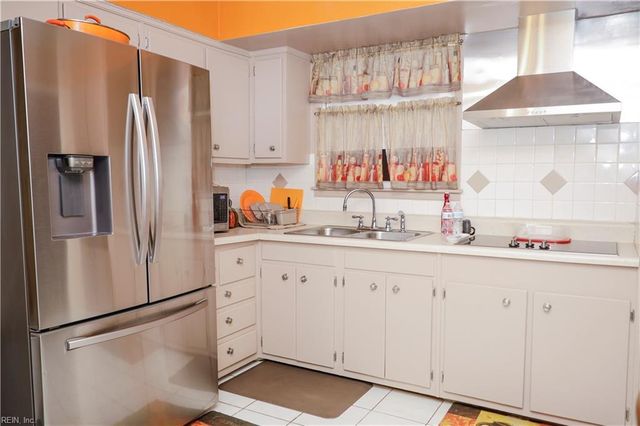 55 Rexford DR, Newport News, VA 23608