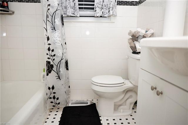 55 Rexford DR, Newport News, VA 23608