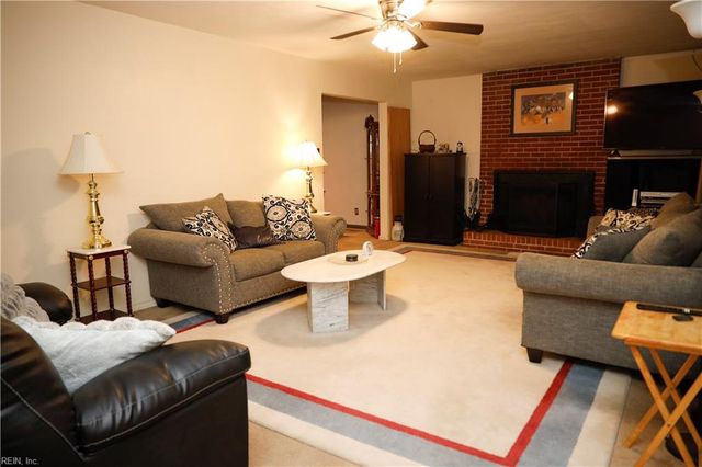 55 Rexford DR, Newport News, VA 23608