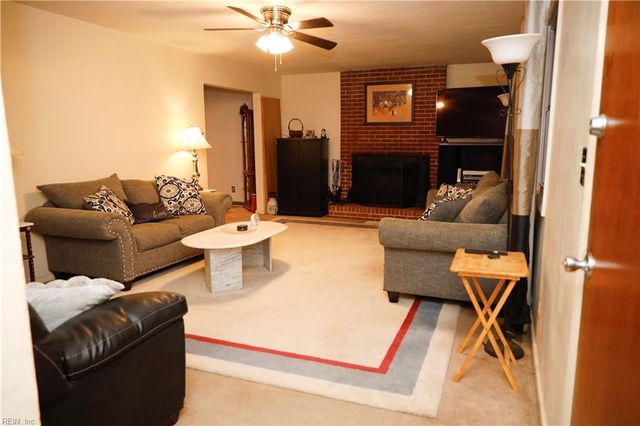 55 Rexford DR, Newport News, VA 23608