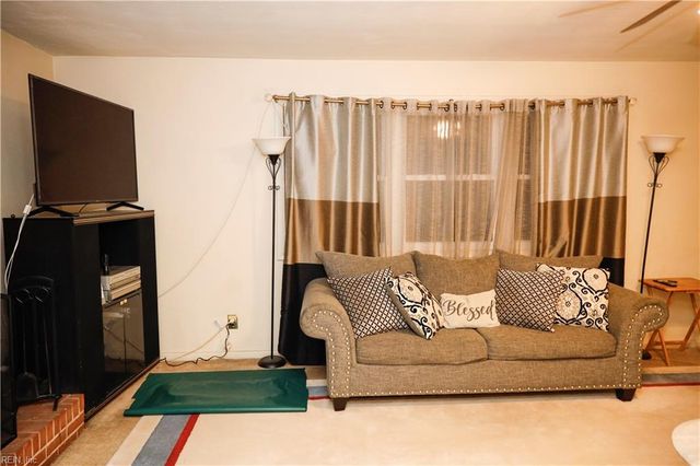 55 Rexford DR, Newport News, VA 23608