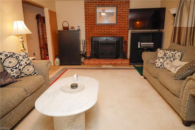 55 Rexford DR, Newport News, VA 23608