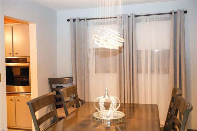 55 Rexford DR, Newport News, VA 23608