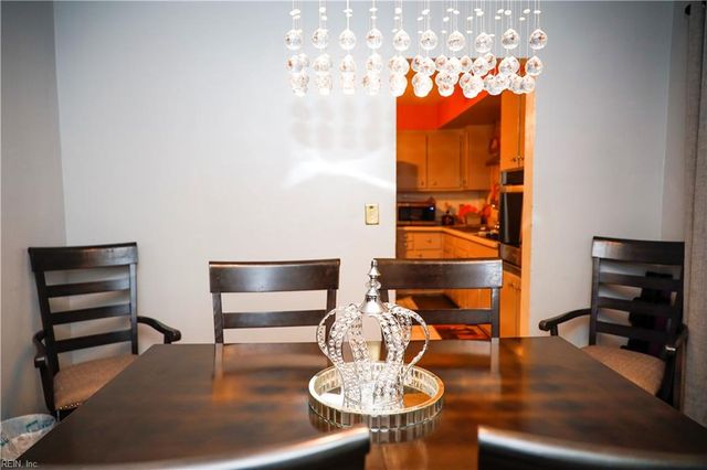 55 Rexford DR, Newport News, VA 23608