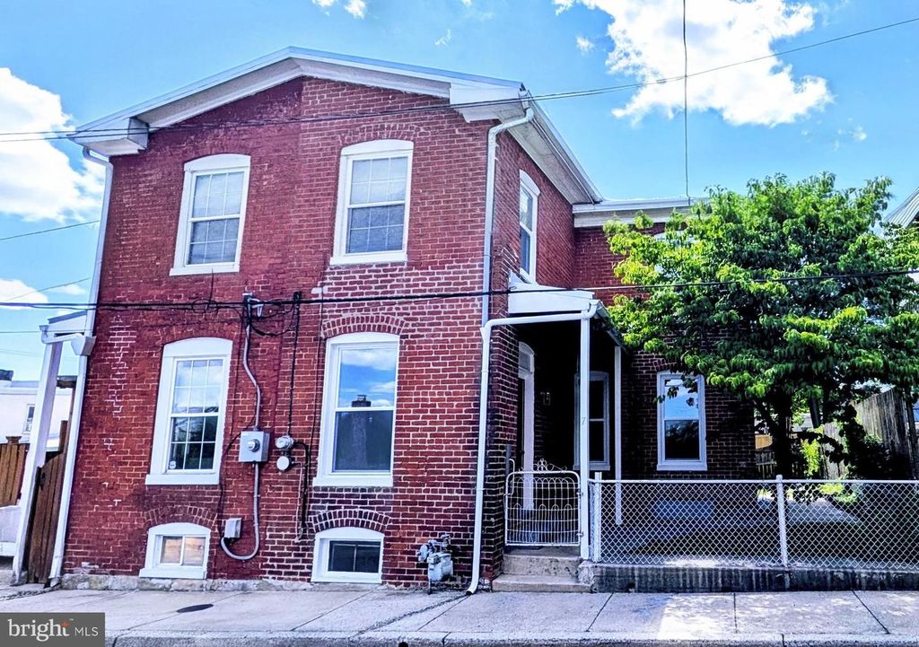Image 2 of property listing at 7 N WISNER ST, Frederick, MD 21701