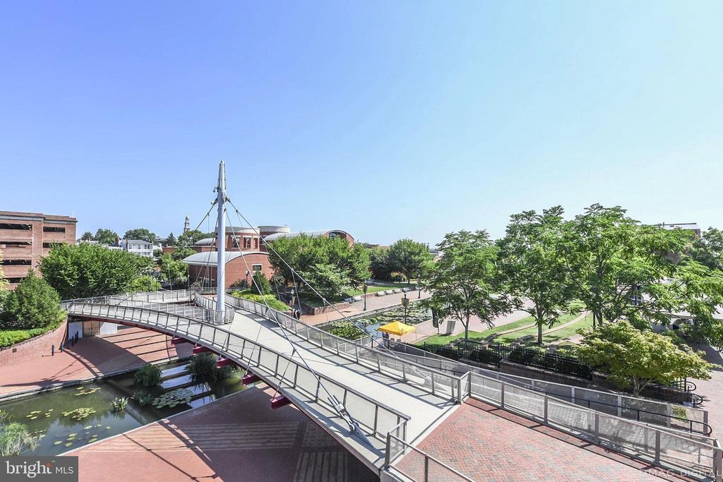Image 31 of property listing at 7 N WISNER ST, Frederick, MD 21701