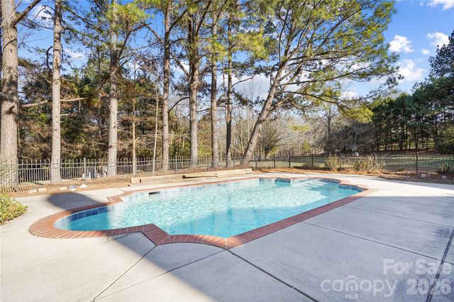 2812 Woodwind Court, Kannapolis, NC 28081