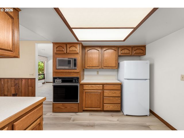 20015 Nw PAULINA Dr, Portland, OR 97210