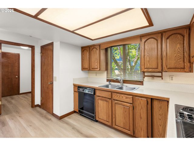20015 Nw PAULINA Dr, Portland, OR 97210