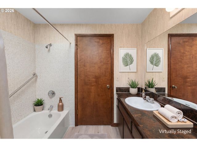 20015 Nw PAULINA Dr, Portland, OR 97210