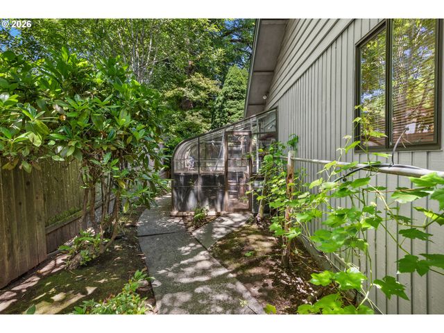 20015 Nw PAULINA Dr, Portland, OR 97210
